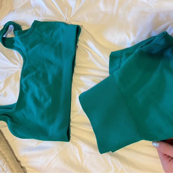 2 Amazon workout sets - Picture 2 of 6